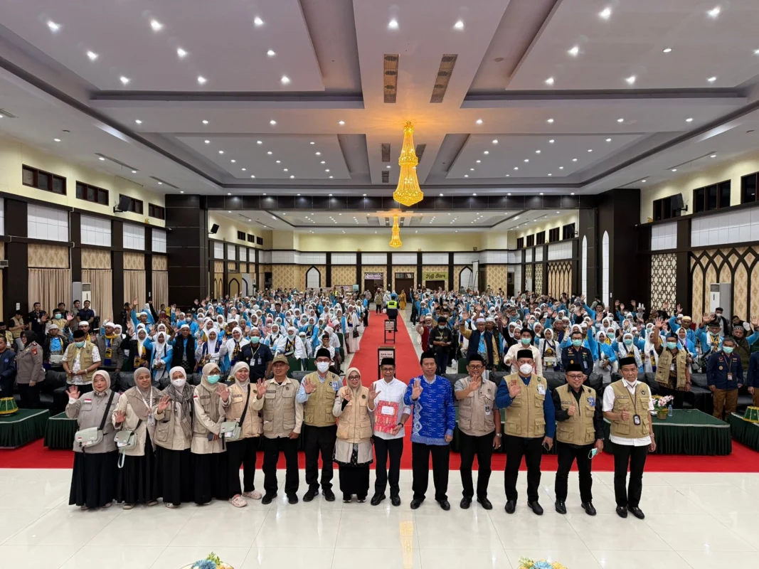 Jemaah haji kloter 1 Debarkasi Makassar saat tiba di Asrama Haji Sudiang Makassar.