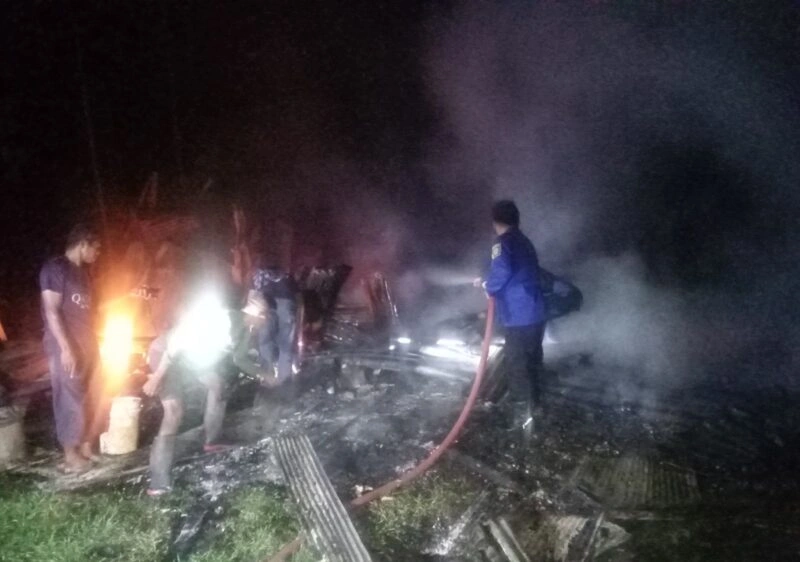 Kebakaran rumah panggung di Maros menewaskan balita