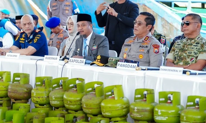 Kepolisian Daerah (Polda) Sulawesi Selatan berhasil membongkar sindikat penyalahgunaan dan penyelundupan Bahan Bakar Minyak (BBM) bersubsidi jenis biosolar lintas pulau.