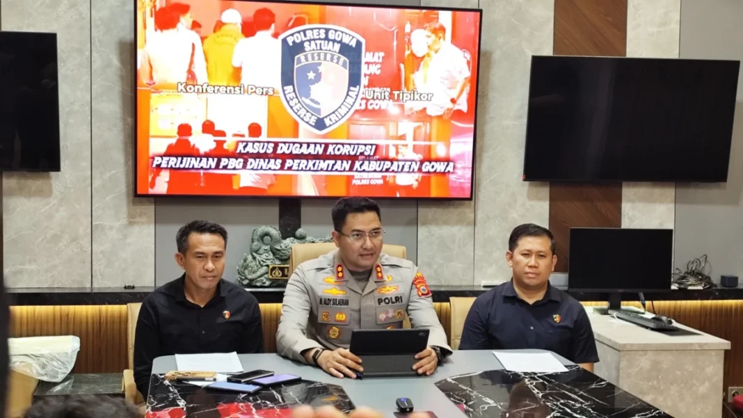 Konferensi pers terkait korupsi persetujuan bangunan gedung di Gowa