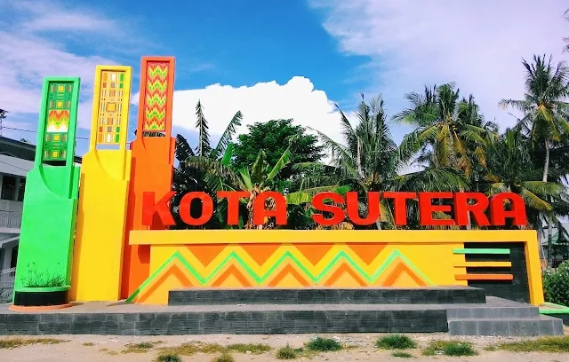 Kota Sengkang dikenal dengan julukan Kota Sutera