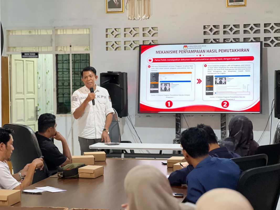 KPU Bone menggelar sosialisasi pemutakhiran data partai politik berkelanjutan melalui Sipol sebagai persiapan awal verifikasi parpol menuju Pemilu 2029