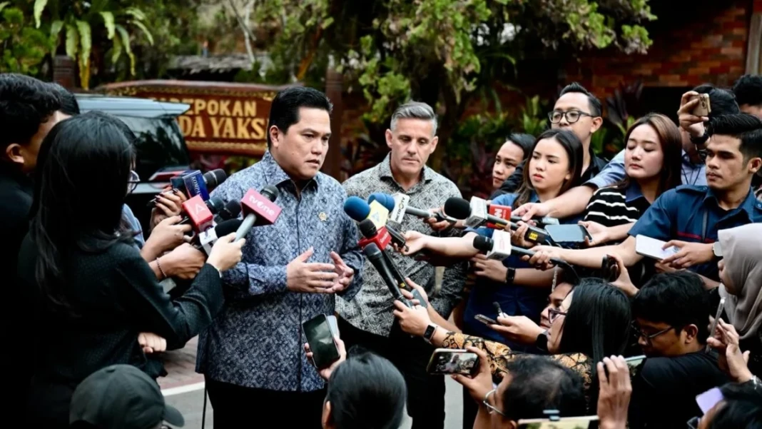 Menpora Erick Thohir dan Pelatih Timnas Indonesia John Herdman usai bertemu Presiden Prabowo