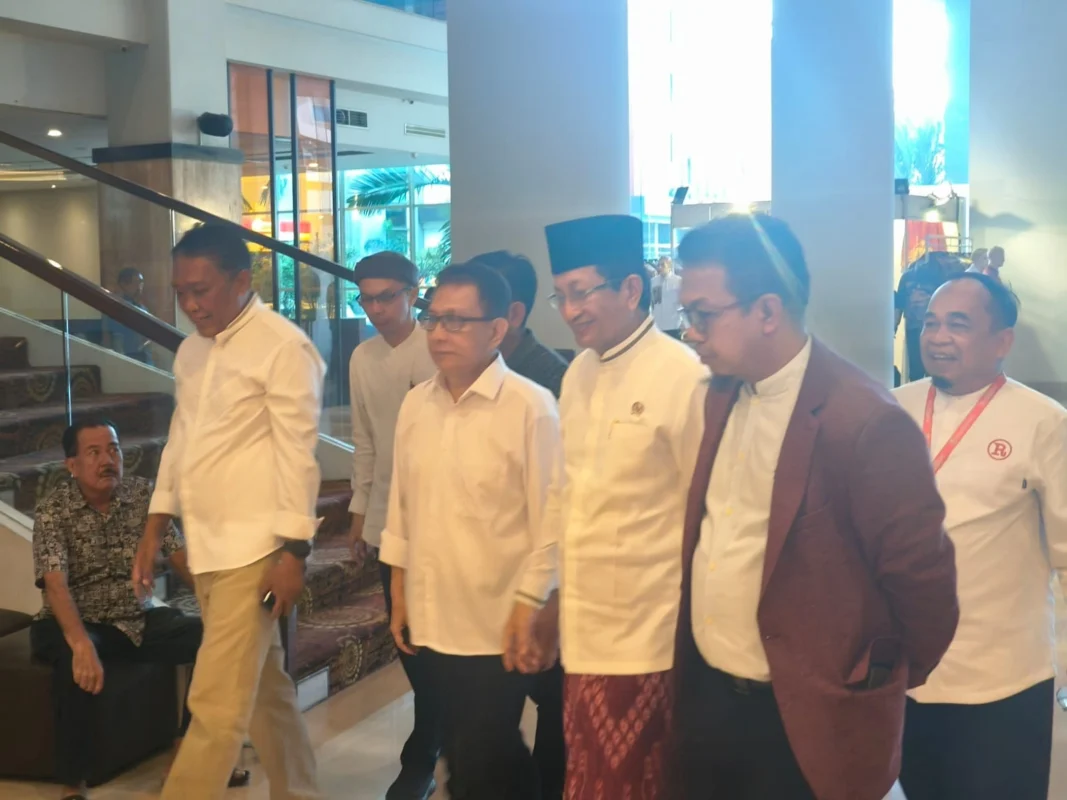 Menteri Agama RI Nazaruddin Umar secara khusus menyampaikan ucapan selamat kepada Suwardi Thahir yang terpilih secara aklamasi sebagai Ketua PWI Sulsel