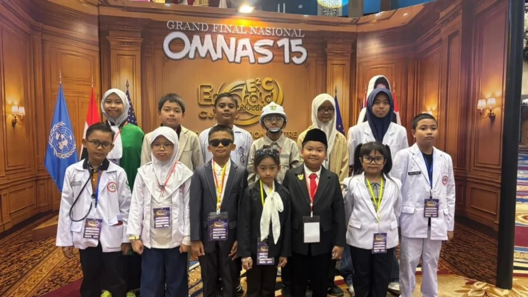 Pelajar Sidrap meraih tiga medali di OMNAS 15 tingkat nasional di UNESA Surabaya