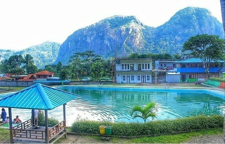 Pemandian Lereng Hijau Bulu Dua