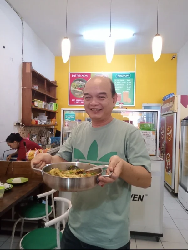 Pemilik usaha kuliner, Sop Kepala Ikan Lawi-Lawi, Aliong