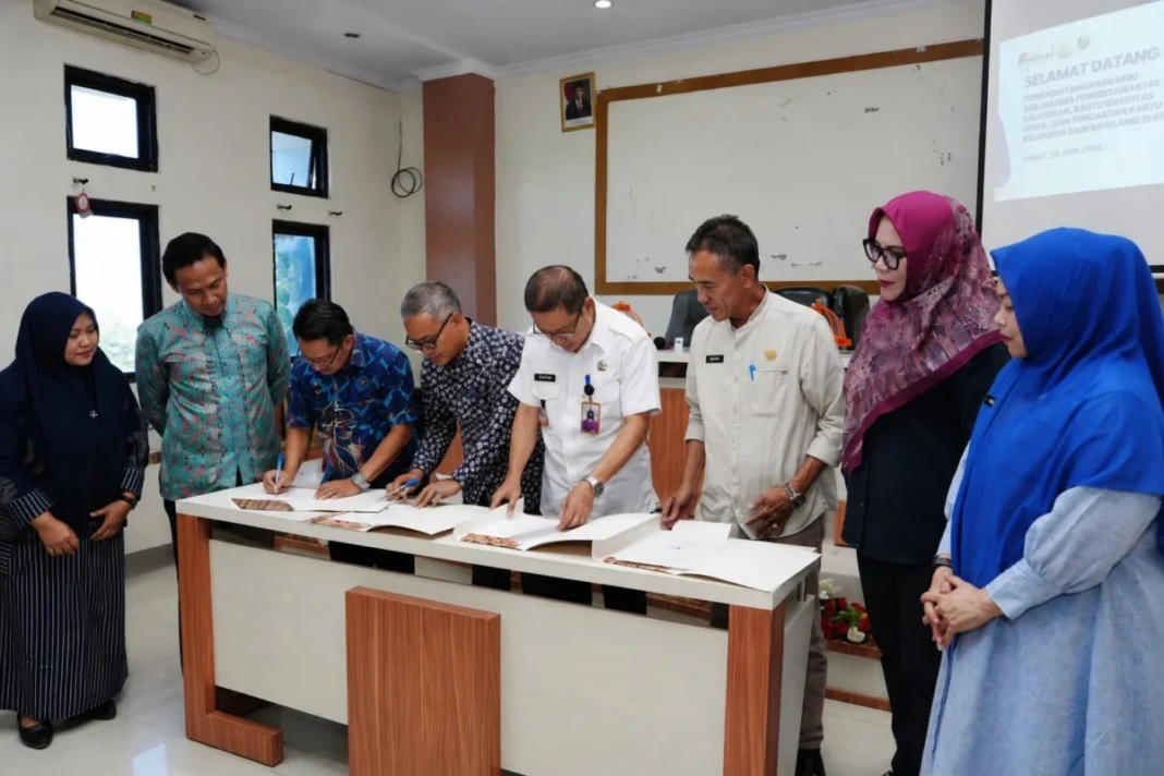 Penandatanganan MoU empat kabupaten terkait perluasan layanan administrasi kependudukan