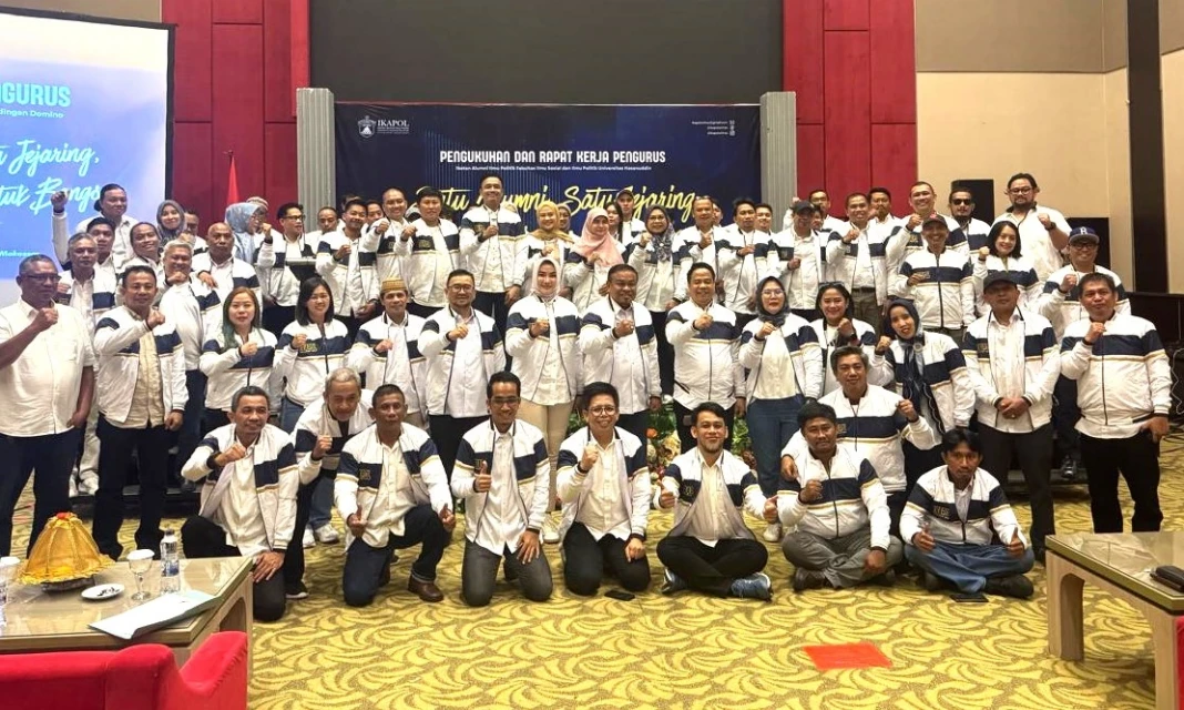 pengukuhan IKA Politik Unhass