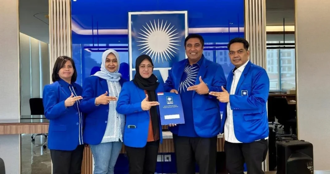 Politisi PAN Sulsel Jabal Nur (ujung kanan)