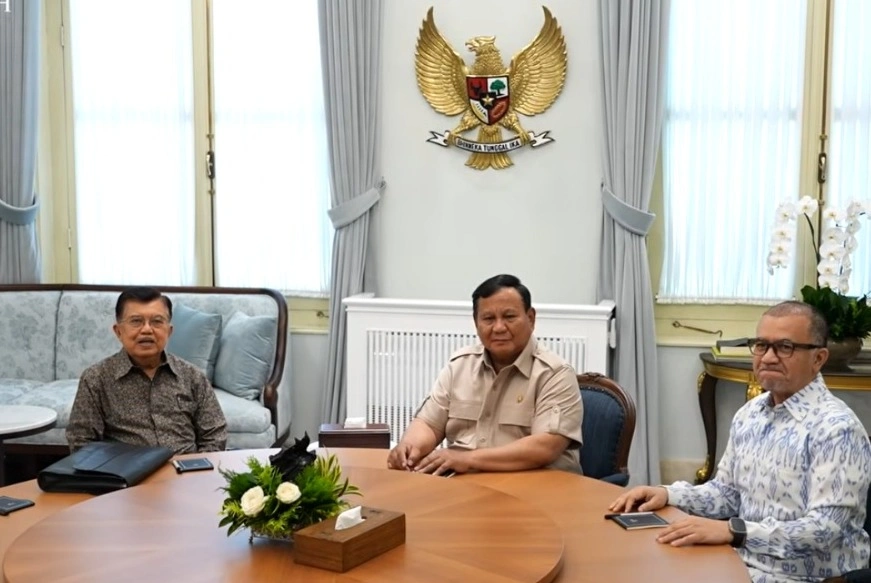 Presiden Prabowo bertemu mantan Wapres Jusuf Kalla di Istana Merdeka