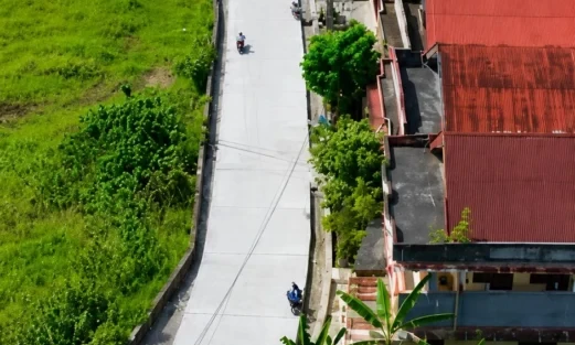 Rekonstruksi Jalan Lingkar Unhas di Kecamatan Tamalanrea, Makassar, kini memasuki tahap betonisasi