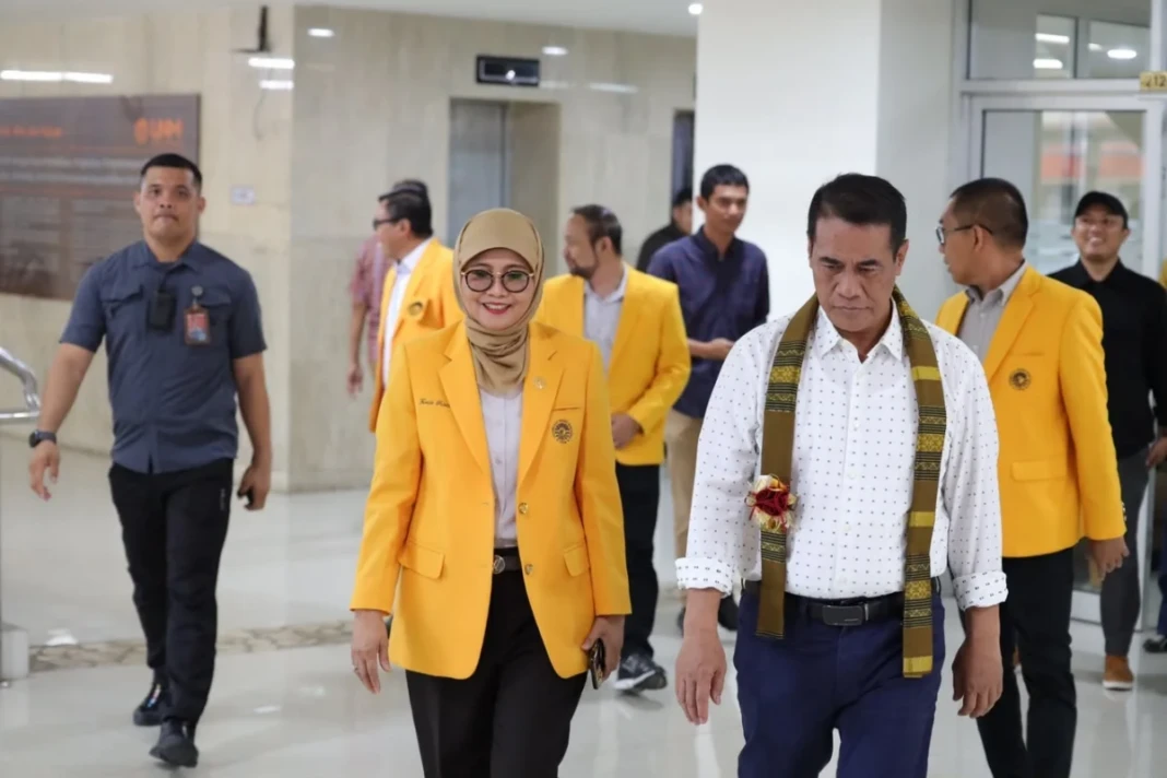 Rektor UNM Prof Farida dan Menteri Pertanian Andi Amran Sulaiman