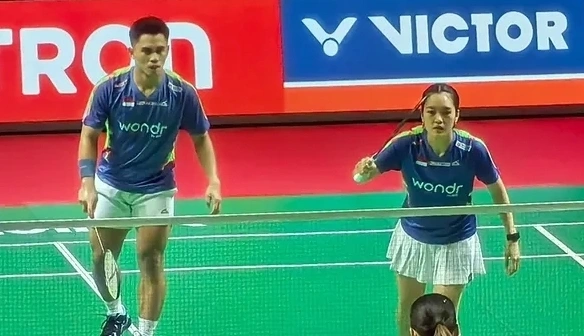 Amri Syahnawi dan Nita Violina Marwah sukses melaju ke babak 16 besar Indonesia Open 2026 setelah mengalahkan pasangan Amerika Serikat. Hasil ini melanjutkan performa konsisten mereka sepanjang musim.