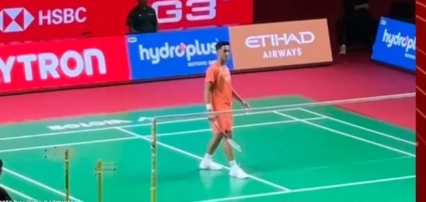 Alwi Farhan sukses mengalahkan Lakshya Sen pada babak 32 besar Indonesia Open 2026. dok/ina_badminton