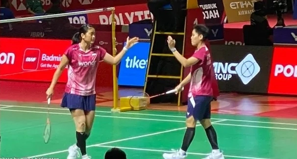 Indonesia memastikan satu tempat di semifinal Polytron Indonesia Open 2026 dari sektor ganda putri. Ana/Trias akan menghadapi Rachel/Febi di perempat final, sementara Tiwi/Fadia terus menjaga asa juara di Istora.