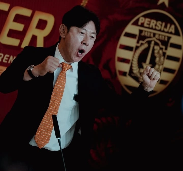 pelatih anyar Persija, Shin Tae-yong, dalam konferensi pers perkenalannya di Jakarta International Stadium (JIS), Senin (8/6/2026).