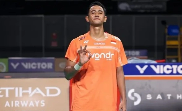 Tunggal putra Indonesia Alwi Farhan sukses meraih gelar juara Australian Open 2026 setelah mengalahkan wakil China, Dong Tian Yao, di partai final.