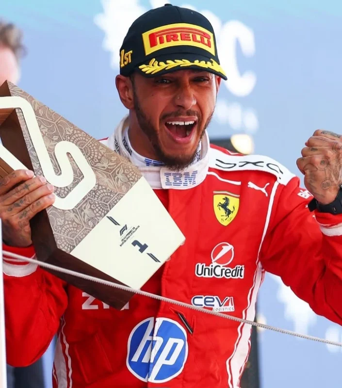 Lewis Hamilton akhirnya meraih kemenangan pertamanya bersama Ferrari di GP Catalunya 2026. Balapan berlangsung dramatis dengan Andrea Kimi Antonelli gagal finis akibat masalah teknis.