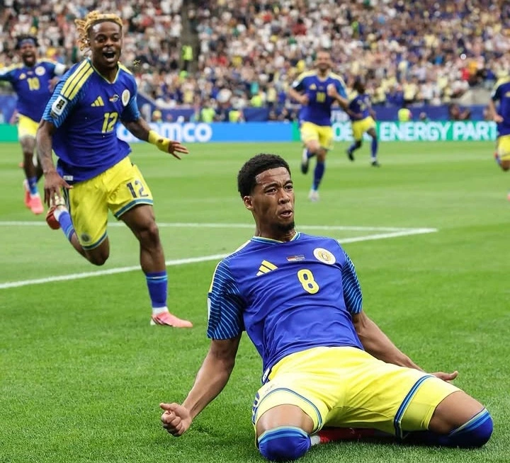 Livano Comenencia mencetak sejarah sebagai pemain Curaçao pertama yang mencetak gol di Piala Dunia 2026. Simak profil lengkap, perjalanan karier, dan statistik bek FC Zürich tersebut.