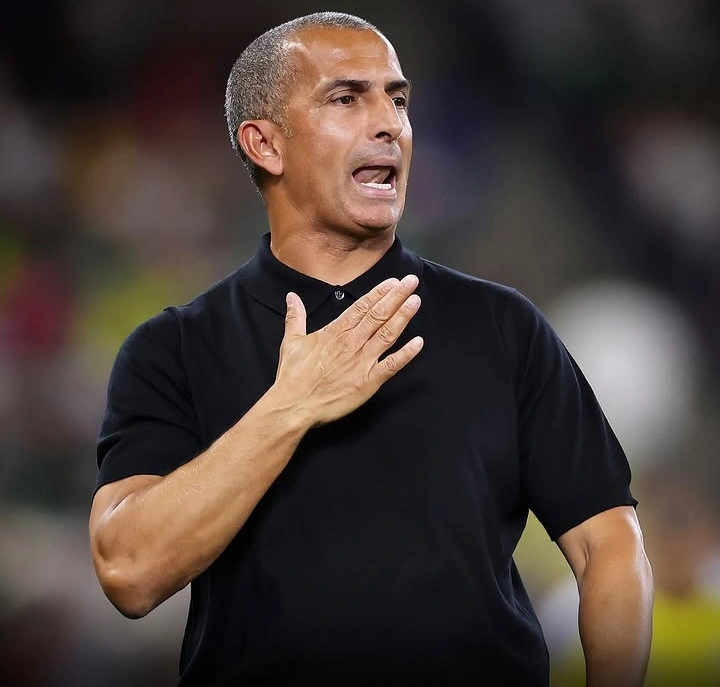 Tunisia memecat Sabri Lamouchi setelah kalah 5-1 dari Swedia pada laga pembuka Grup F Piala Dunia 2026. Mondher Kebaier disiapkan sebagai pelatih interim.