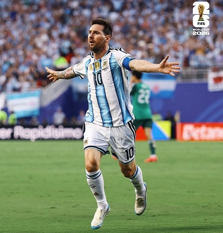 Lionel Messi mencetak hattrick saat Argentina mengalahkan Aljazair 3-0. Pada saat yang sama, unggahan FIFA World Cup menyoroti perjalanan 20 tahun Messi di Piala Dunia.