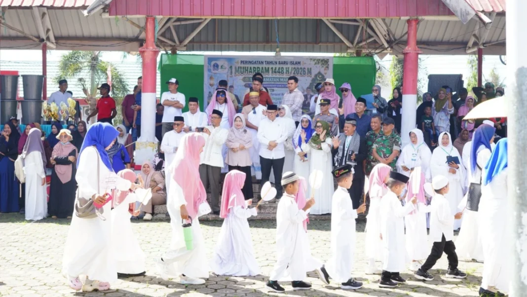 Sekitar 10 ribu warga mengikuti Pawai Ta'aruf Tahun Baru Islam 1448 Hijriah di Kecamatan Mare, Bone