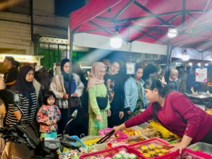 Suasana pasar cidu, Sabtu malam