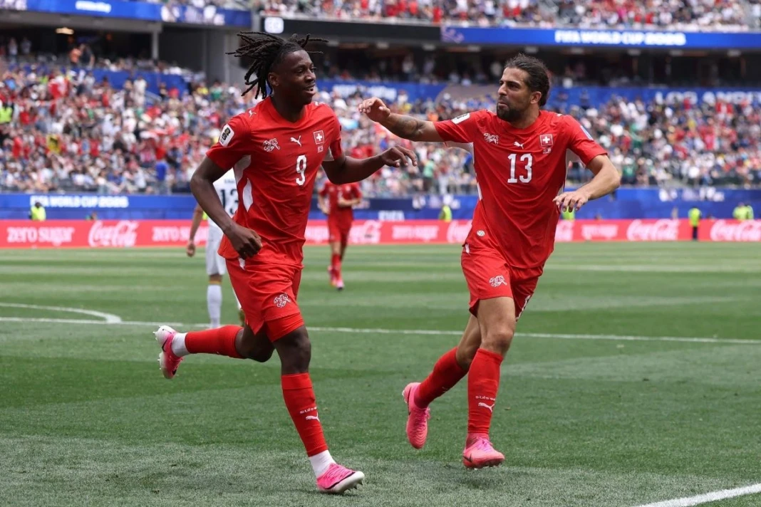 Swiss mengambil alih puncak klasemen sementara Grup B Piala Dunia