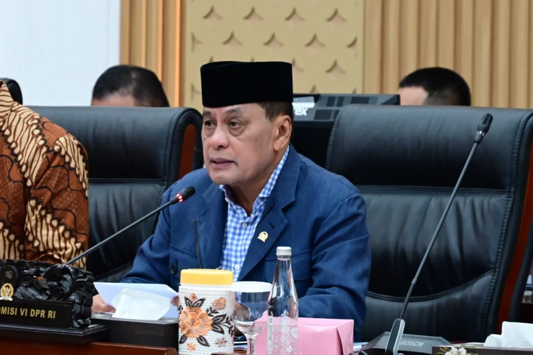 Wakil Ketua Komisi VI DPR RI, Nurdin Halid, saat membuka Rapat Dengar Pendapat Umum (RDPU) Komisi VI DPR RI dengan para pemerhati konservasi alam Sulawesi Selatan di Ruang Rapat Komisi VI DPR RI