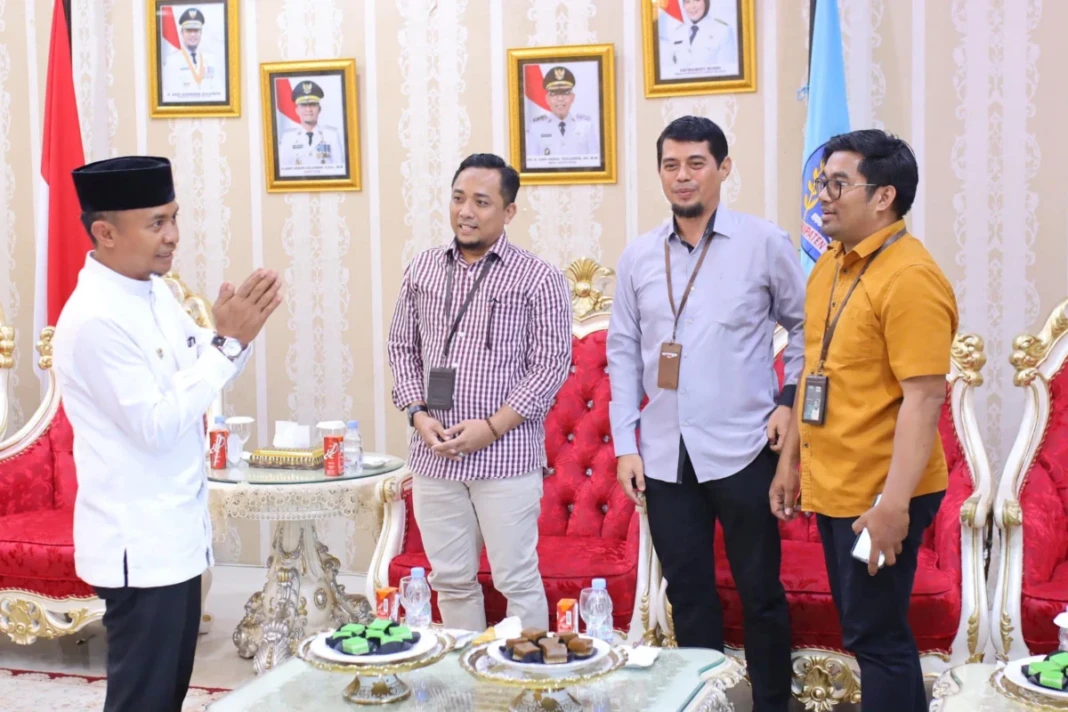 Wakil Pemimpin Cabang PNM, Sugiarto melakukan audiensi bersama Bupati Bone untuk program pemberdayaan masyarakat