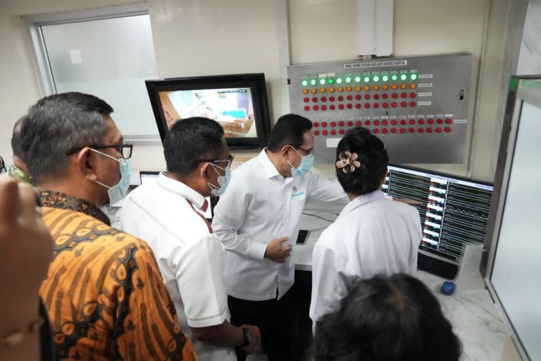 Wamenham dan Wamenkes meninjau penanganan medis calon manajer koperasi di RSPI Prof Sulianti Saroso, Jakarta