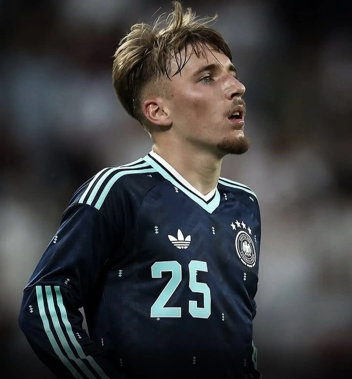 ennart Karl mengalami cedera robek serat otot paha kiri saat latihan di Chicago dan dipastikan absen dari Piala Dunia 2026