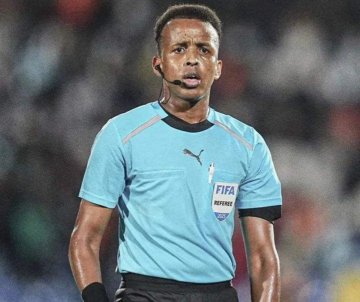 Kabar mengejutkan jelang Piala Dunia 2026. Wasit terbaik Afrika asal Somalia, Omar Abdulkadir Artan, ditolak masuk AS di Bandara Miami karena masalah imigrasi.