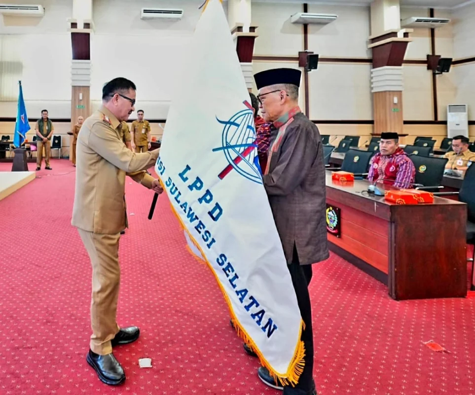 Sebanyak 196 personel Kontingen Sulsel resmi dilepas menuju Manokwari, Papua Barat, untuk mengikuti Pesparawi Nasional XIV Tahun 2026. Pelepasan dilakukan oleh Sekprov Sulsel Jufri Rahman mewakili Gubernur Andi Sudirman Sulaiman.