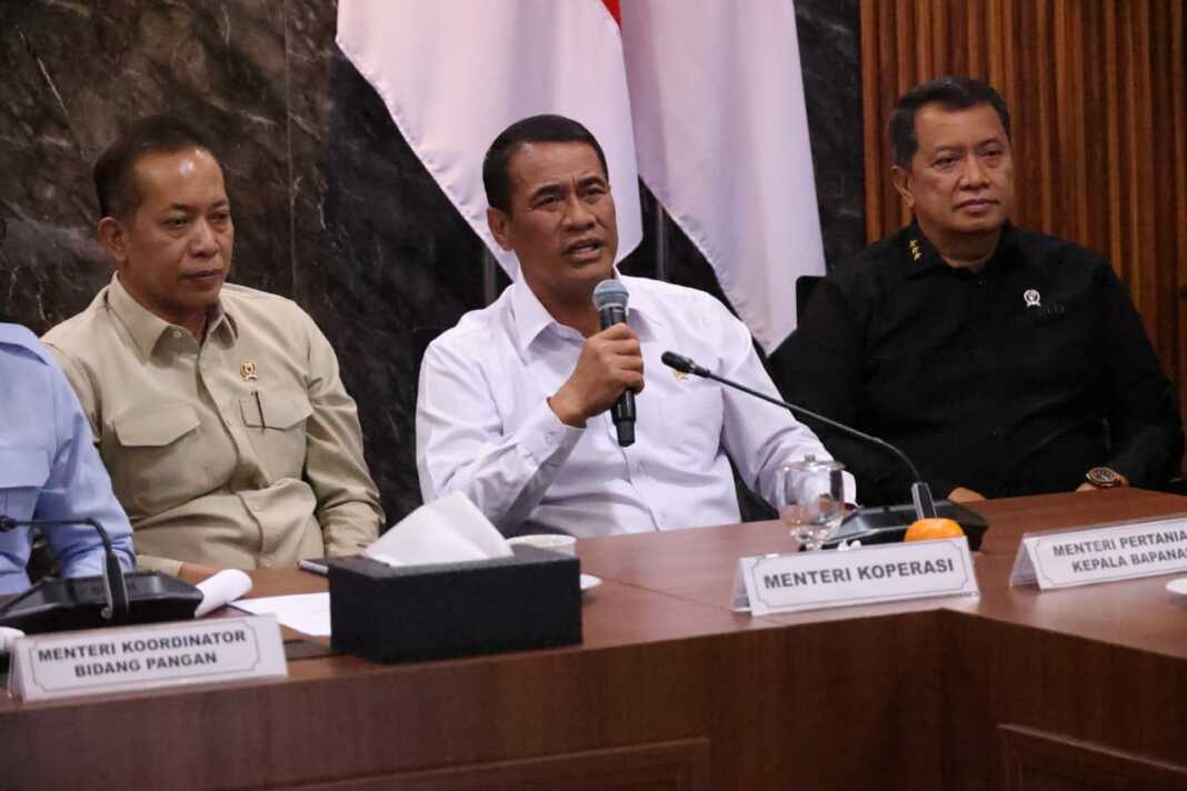 Rapat koordinasi Koperasi Desa Merah Putih bersama Menteri Pertanian Andi Amran Sulaiman dan para menteri terkait di Jakarta