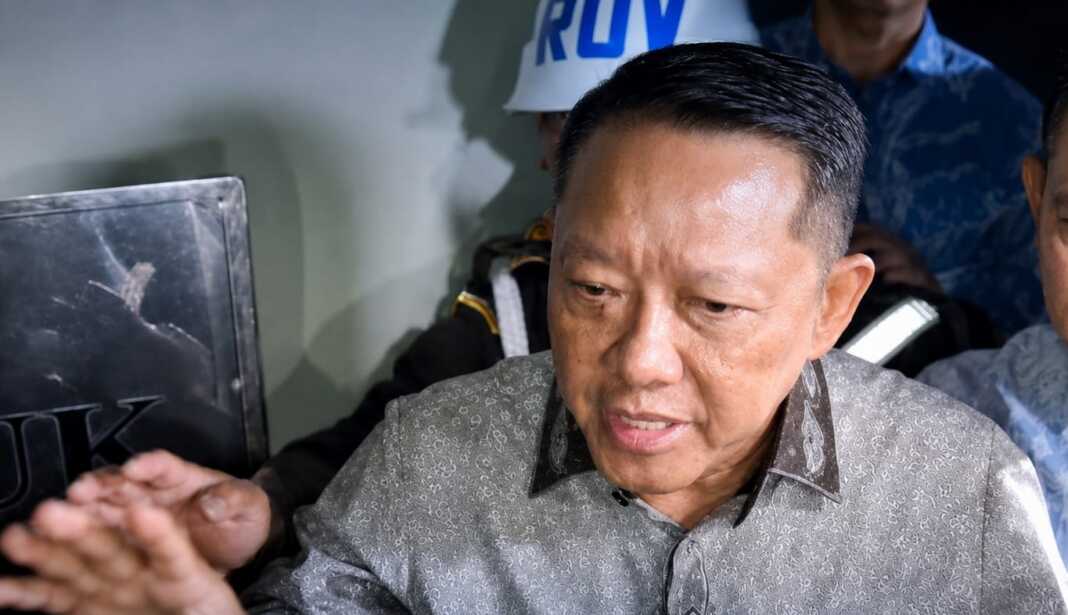 Febrie Adriansyah saat memberikan pernyataan kepada wartawan usai pemeriksaan di Gedung Kejagung RI, Jakarta Selatan, Jumat, 24 Juli 2026.