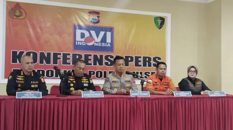 Konferensi pers DVI, Polda Sulsel, dan Basarnas terkait evaluasi operasi SAR KM Nurul Salsa di Makassar.