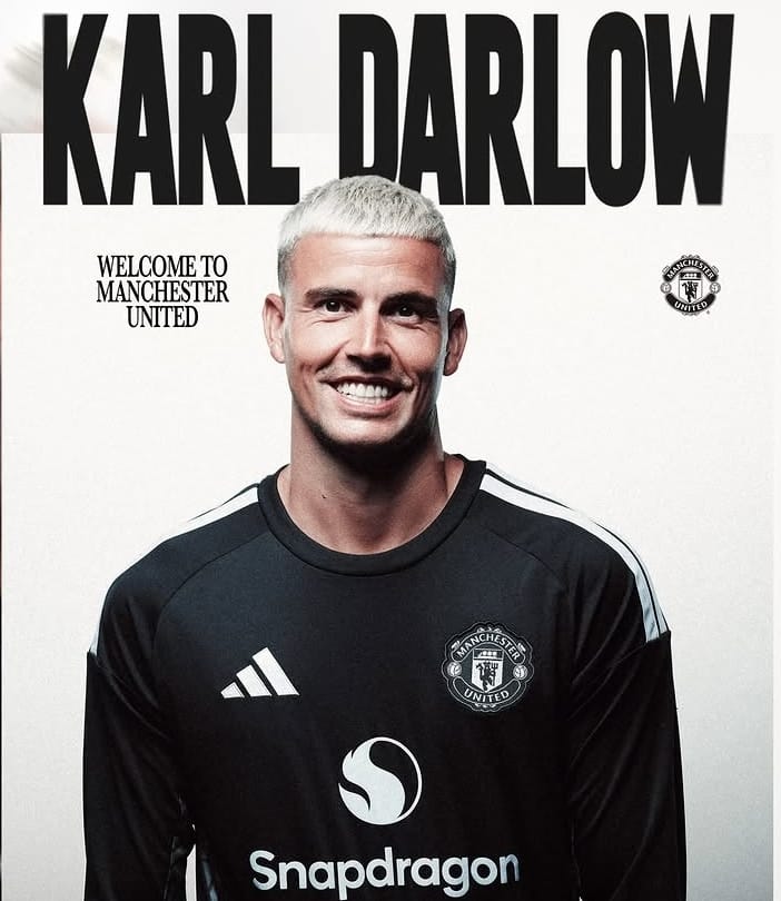 Poster Manchester United menampilkan Karl Darlow setelah resmi direkrut dari Leeds United.