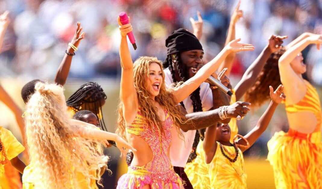 Shakira tampil membawakan Waka Waka di panggung Piala Dunia 2010 dalam momen yang kembali disorot usai final 2026.