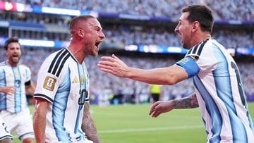 Pemain Argentina merayakan comeback kemenangan atas Inggris pada semifinal Piala Dunia 2026.