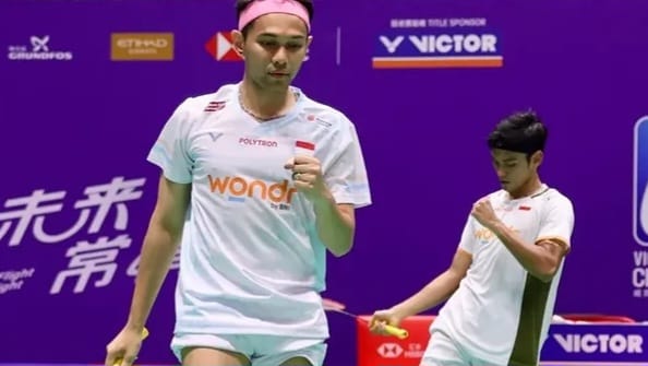 Fajar Alfian dan Muhammad Shohibul Fikri dalam pertandingan China Open 2026 pada visual yang dipakai untuk artikel semifinal ganda putra.