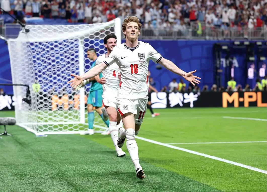 Anthony Gordon merayakan gol Inggris ke gawang Argentina pada semifinal Piala Dunia 2026 di Atlanta.