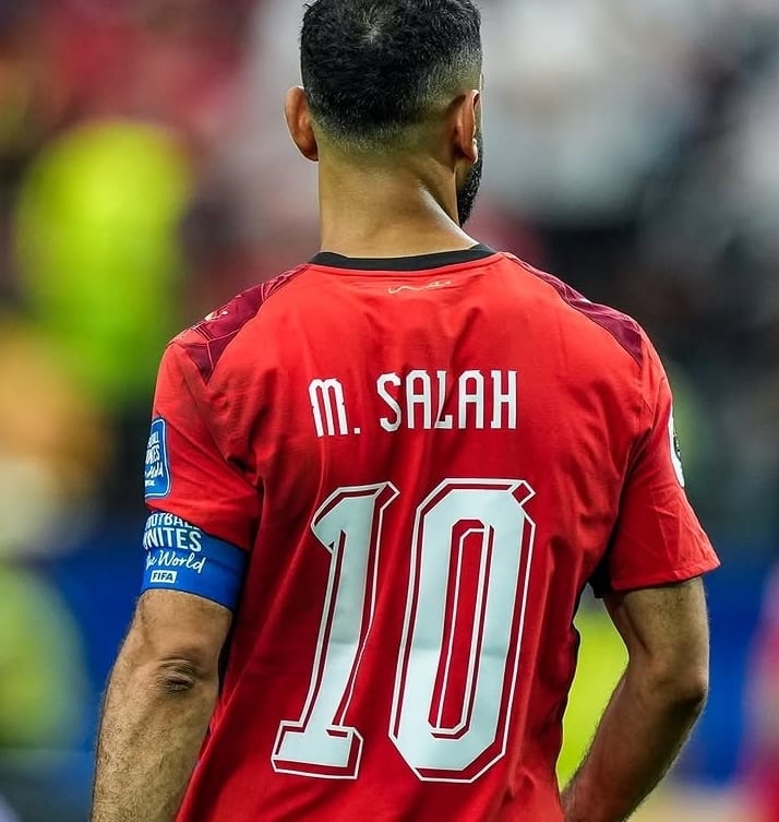 Mohamed Salah membelakangi kamera setelah Mesir kalah dramatis 2-3 dari Argentina pada babak 16 besar Piala Dunia 2026.