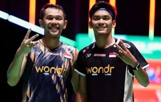 Fajar Alfian dan Muhammad Shohibul Fikri berpose usai memastikan tiket final Japan Open 2026 di Tokyo.