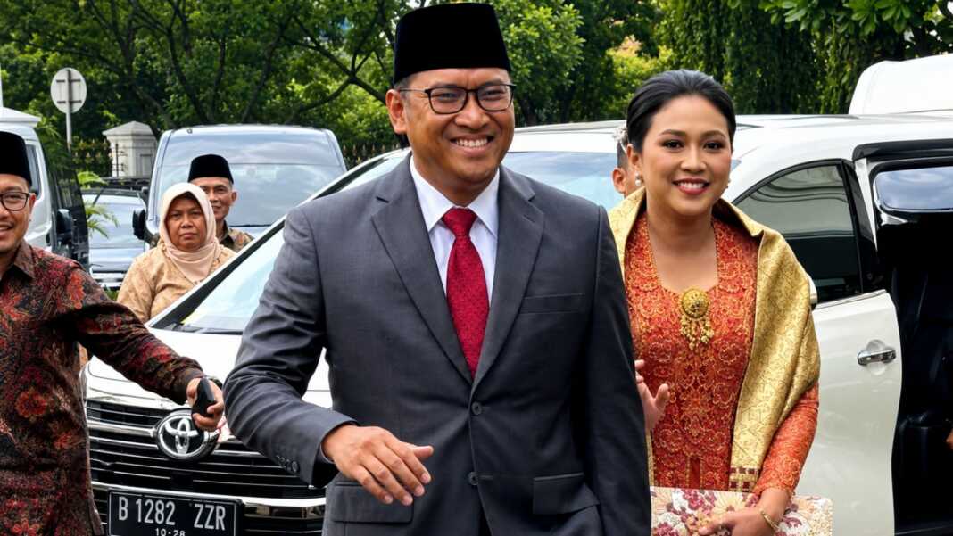 Sudaryono bersama istri menjelang pelantikan menjadi Wakil Menteri Pertanian. Nama Sudaryono santer disebut akan jadi Kepala BGN menggantikan Nanik S Deyang