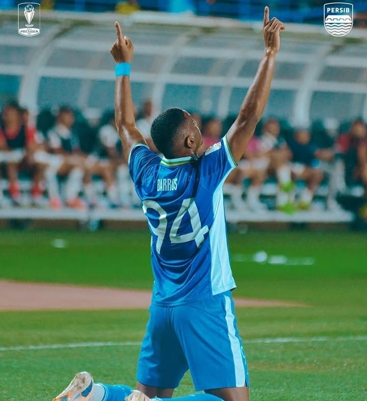 Uilliam Barros merayakan gol penentu saat Persib mengalahkan Arema FC 1-0 pada laga pembuka Grup A Piala Presiden 2026 di Stadion Si Jalak Harupat.