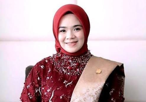 Foto terkait artikel klarifikasi Ketua DPRD Bone Andi Tenri Walinonong dalam polemik bosara di DPRD Bone.