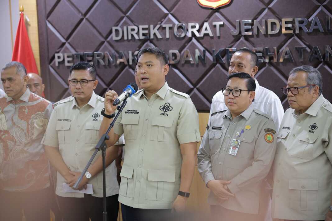Wakil Menteri Pertanian Sudaryono memberi keterangan pada rembuk perunggasan di Jakarta