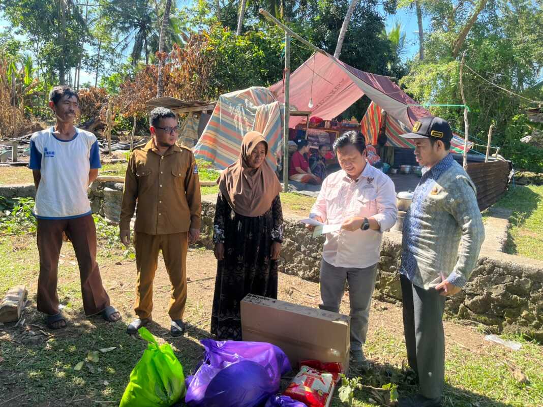 BAZNAS Bone menyalurkan bantuan kepada korban kebakaran di Desa Latellang, Kecamatan Patimpeng, Kabupaten Bone